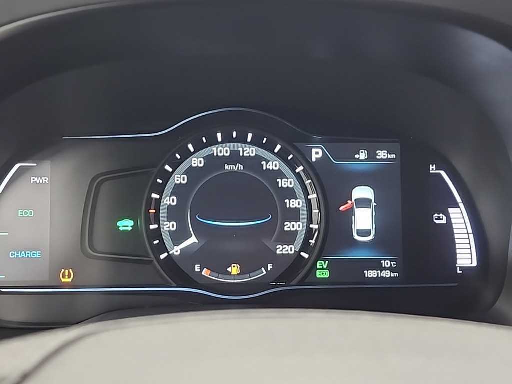 HYUNDAI Ioniq - Vista 6