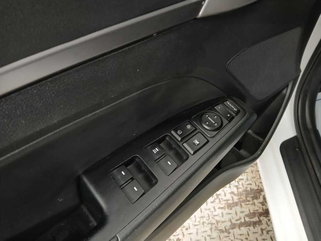 HYUNDAI Avante - Vista 10