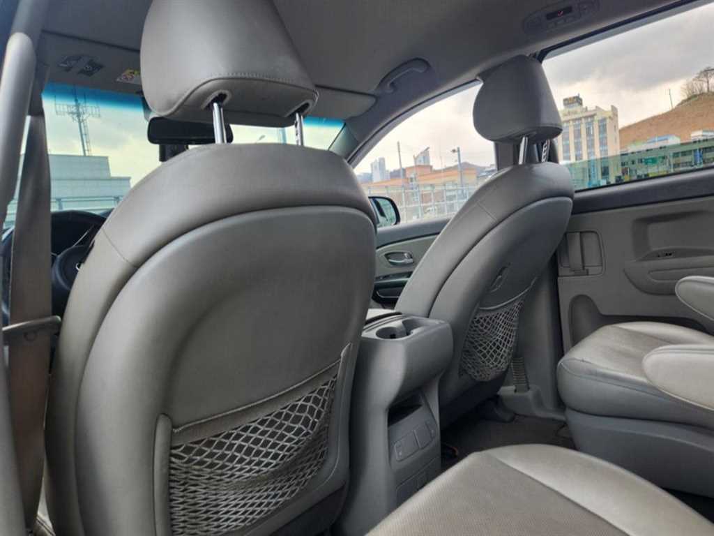 KIA Carnival - Vista 12