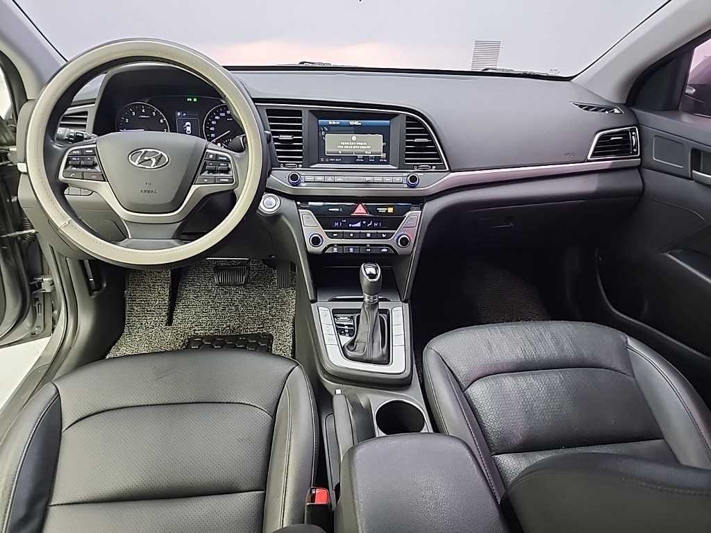 HYUNDAI Avante - Vista 7