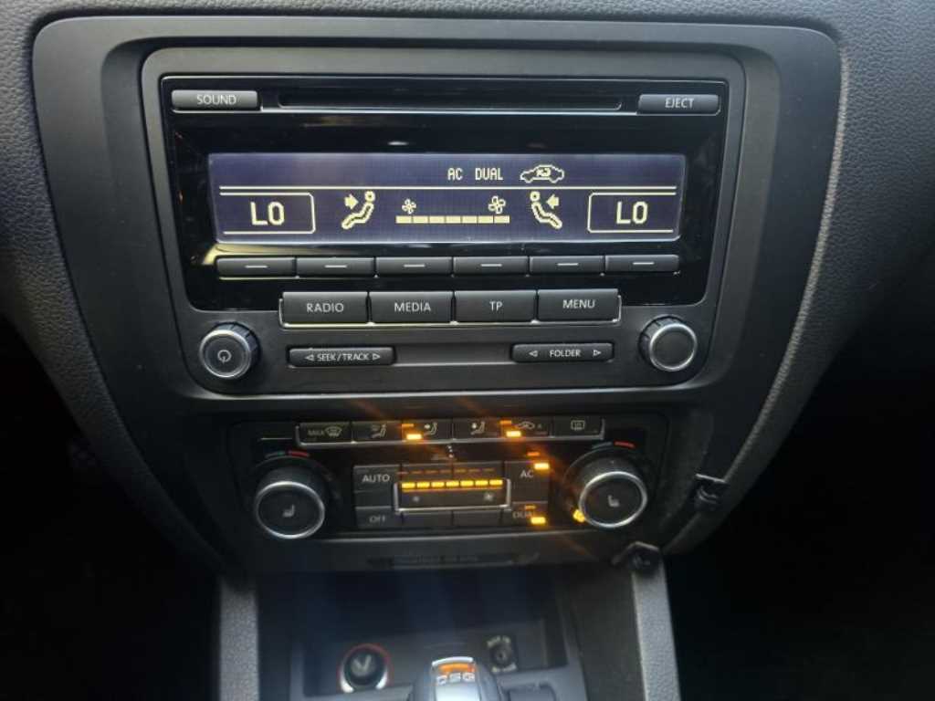 Volkswagen Jetta - Vista 6