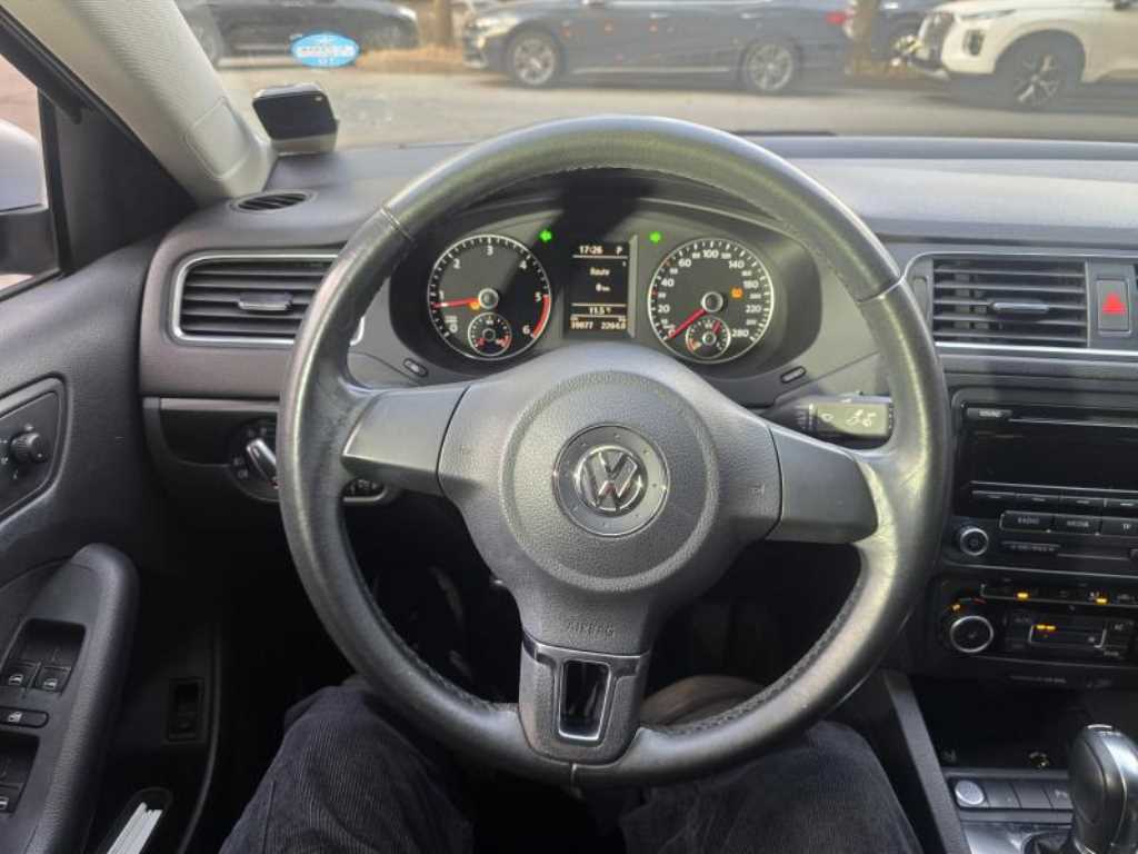 Volkswagen Jetta - Vista 4