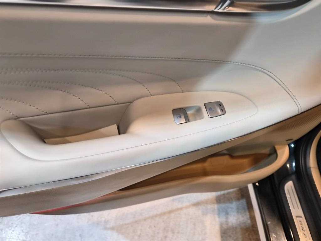 HYUNDAI Grandeur - Vista 6