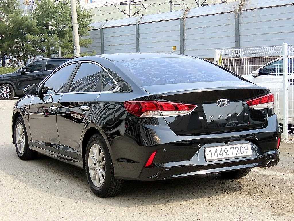 HYUNDAI Sonata - Vista 3