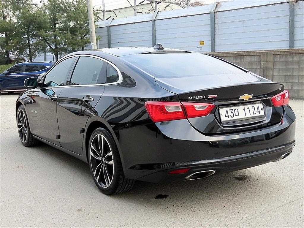 Chevrolet Malibu - Vista 3