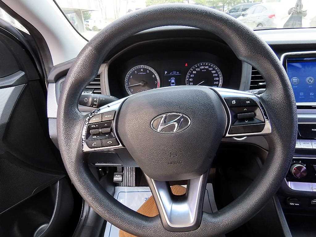 HYUNDAI Sonata - Vista 8