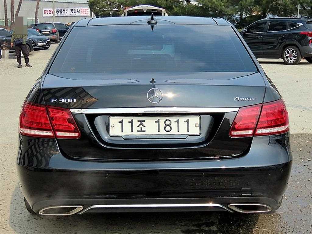 Mercedes Benz E class - Vista 4