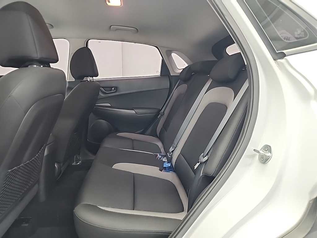 HYUNDAI Kona - Vista 12