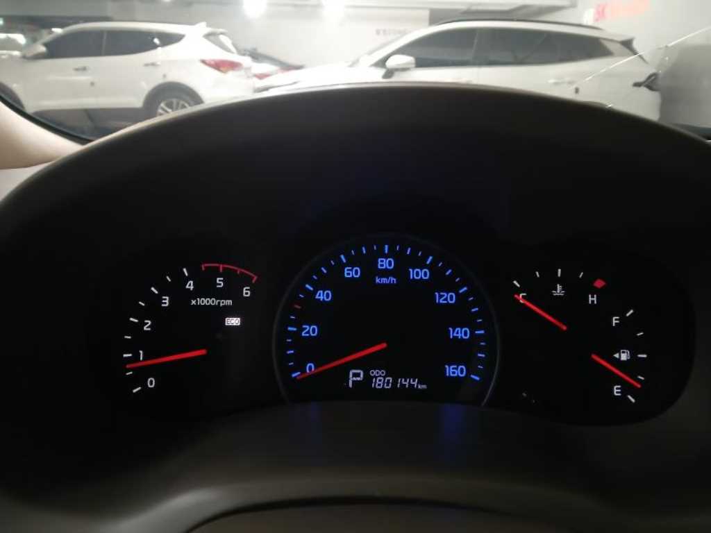 KIA Carnival - Vista 9