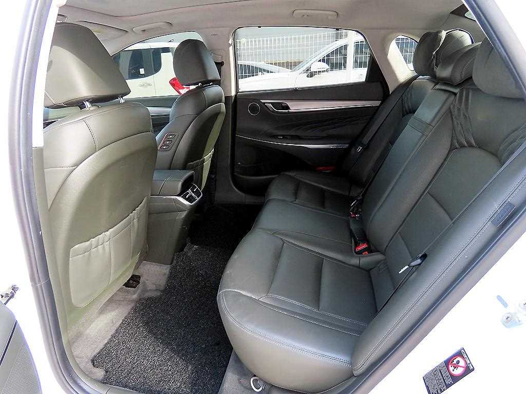 HYUNDAI Grandeur - Vista 6