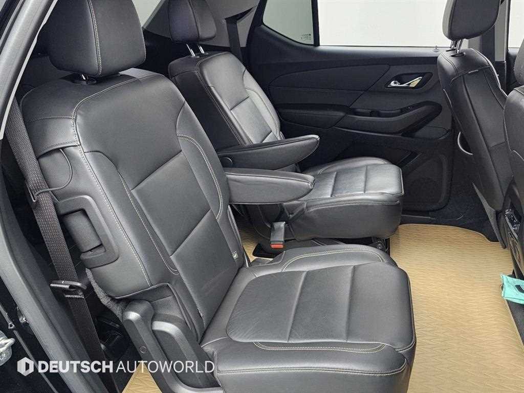 Chevrolet Travers - Vista 12