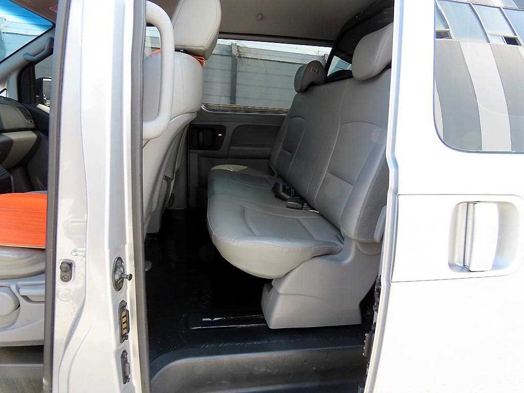 HYUNDAI Starex - Vista 6