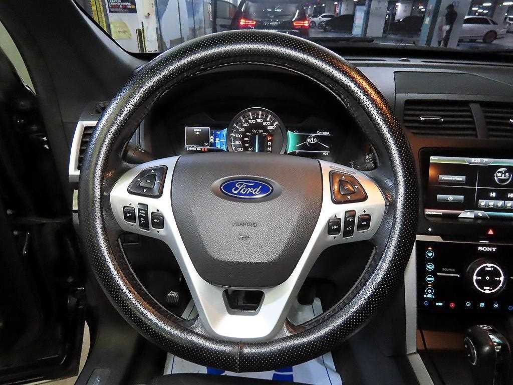 Ford Explorer - Vista 8