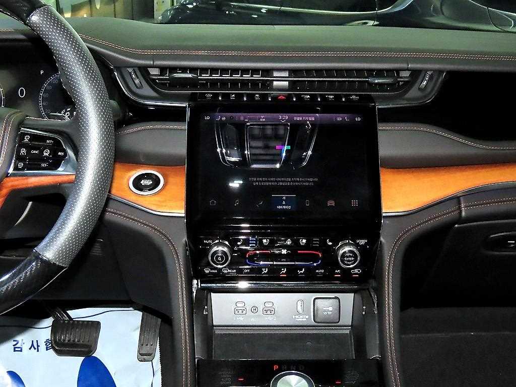 Jeep Cherokee - Vista 11