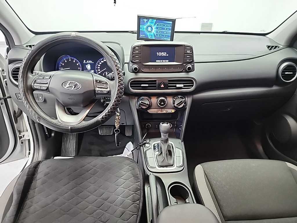 HYUNDAI Kona - Vista 7