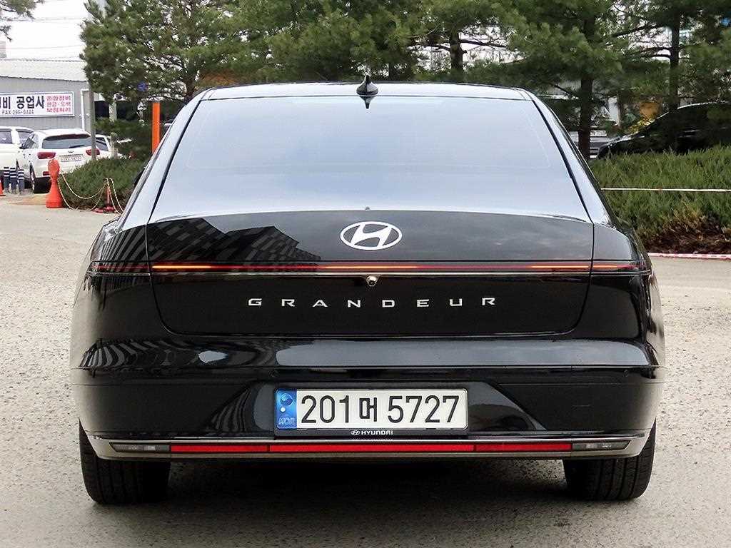 HYUNDAI Grandeur - Vista 5
