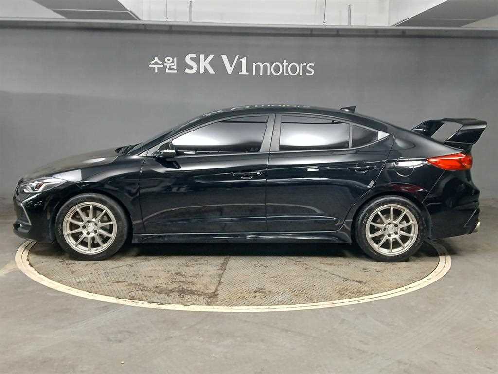 HYUNDAI Avante - Vista 3