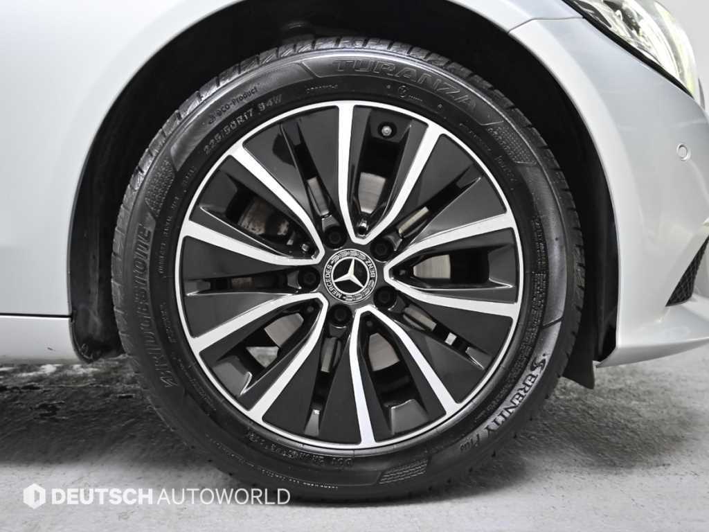 Mercedes Benz C Class - Vista 5