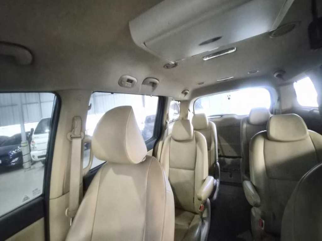 KIA Carnival - Vista 9