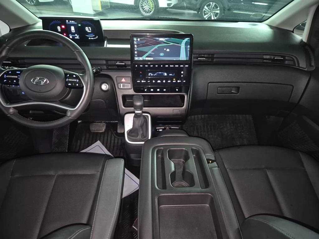 HYUNDAI Staria - Vista 8