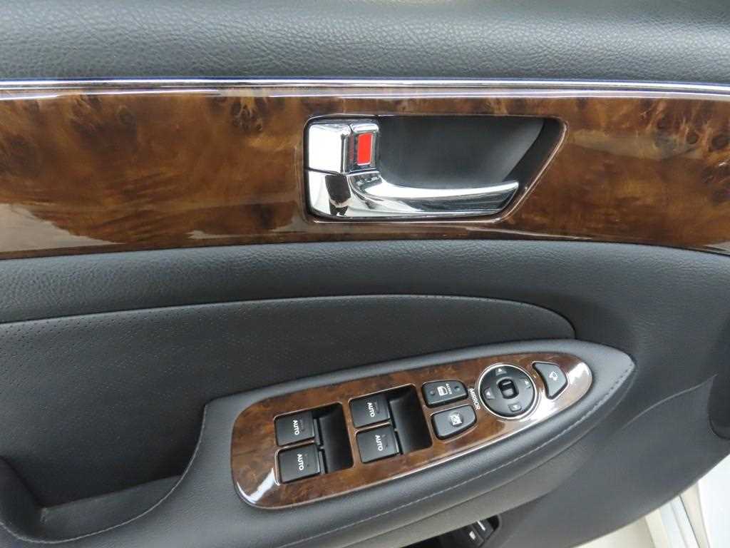 HYUNDAI Genesis - Vista 9