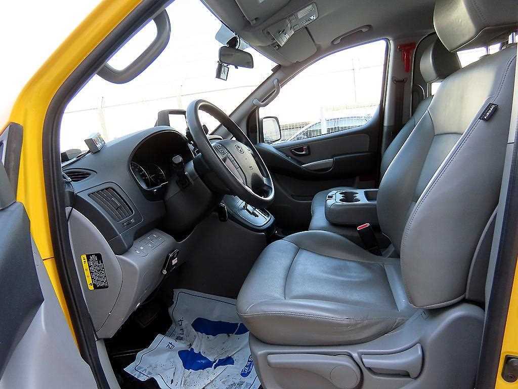 HYUNDAI Starex - Vista 5