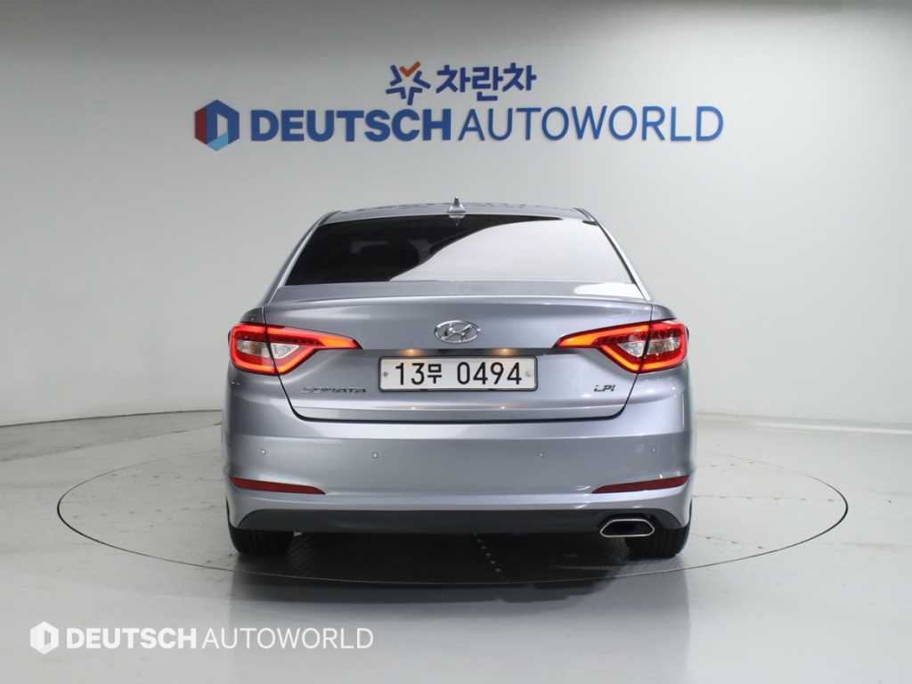 HYUNDAI Sonata - Vista 4