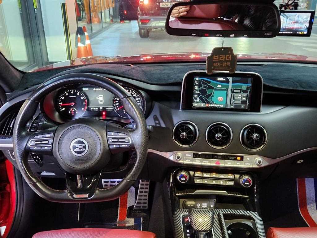 KIA Stinger - Vista 6