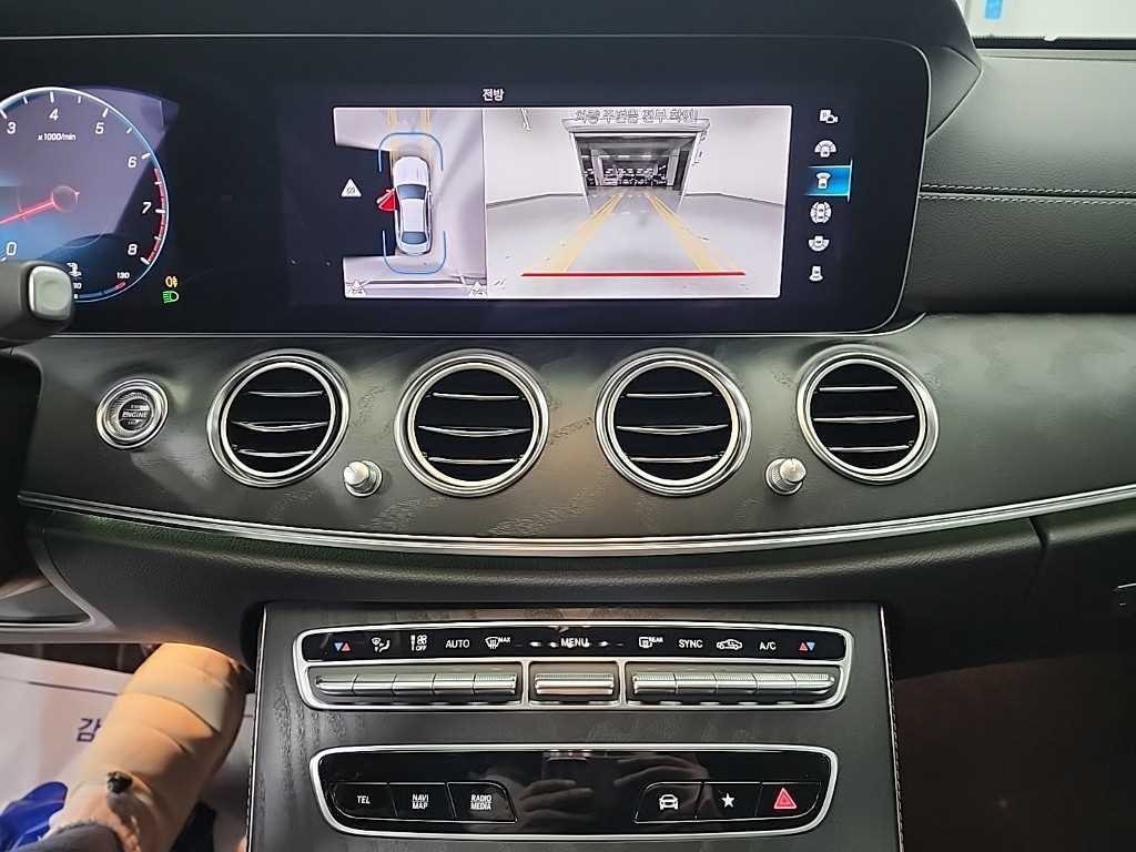 Mercedes Benz E class - Vista 11