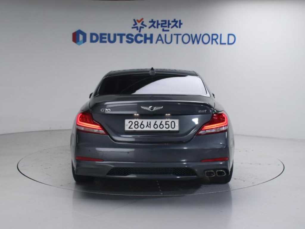 Genesis G70 - Vista 4