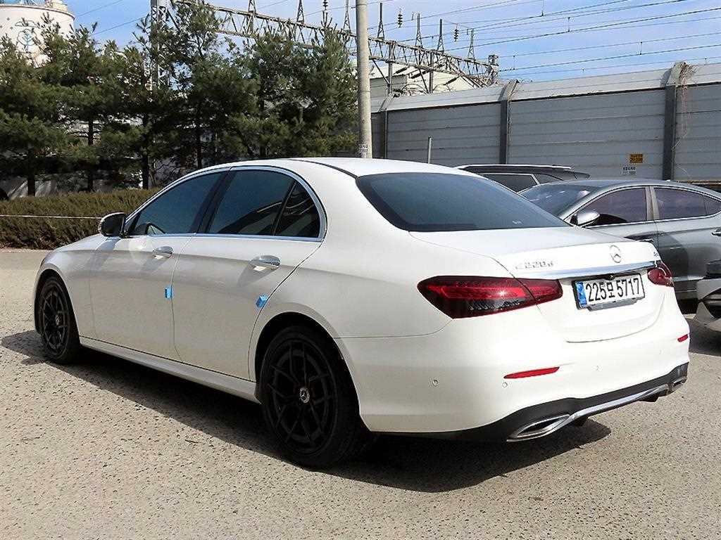 Mercedes Benz E class - Vista 3