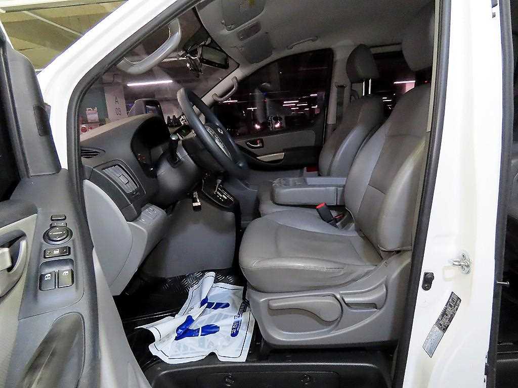 HYUNDAI Starex - Vista 6