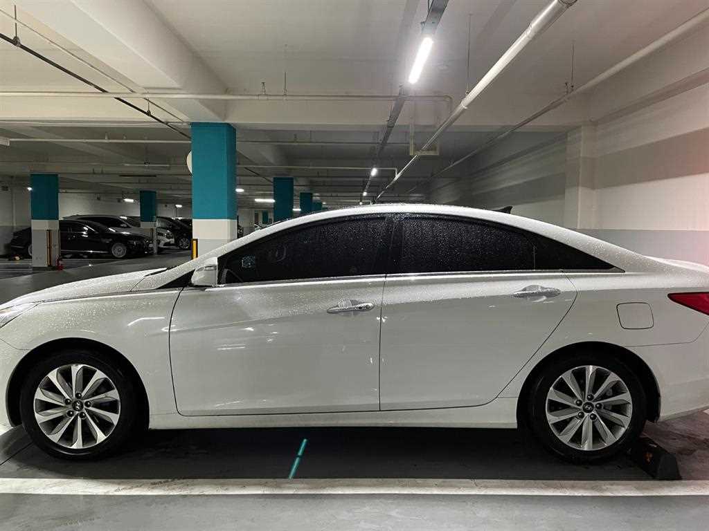 HYUNDAI Sonata - Vista 3