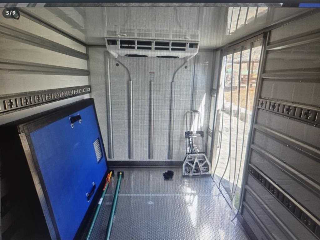 medium and large cargo truck - Vista 4