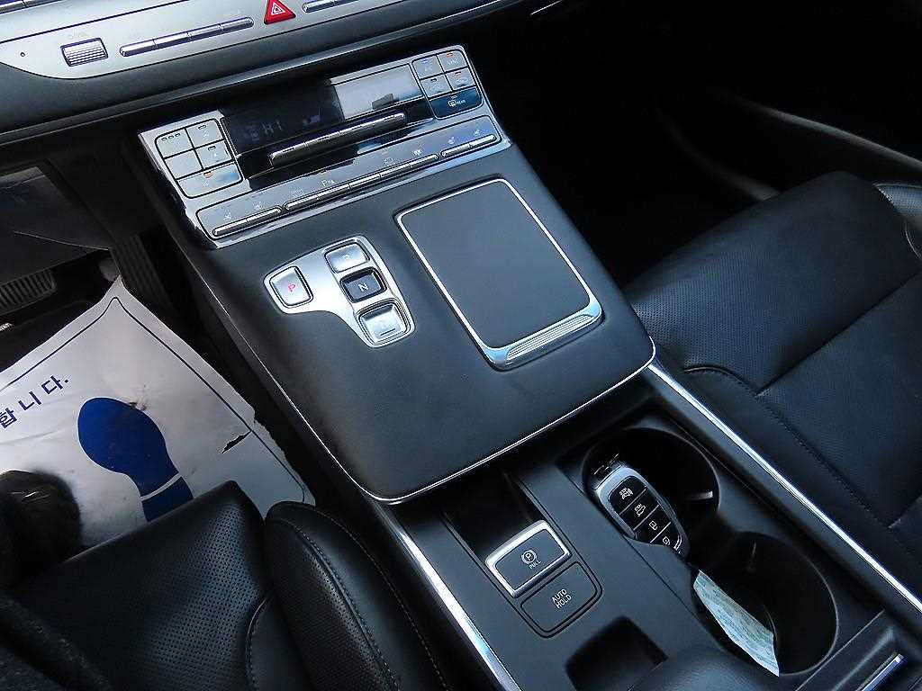 HYUNDAI Grandeur - Vista 10