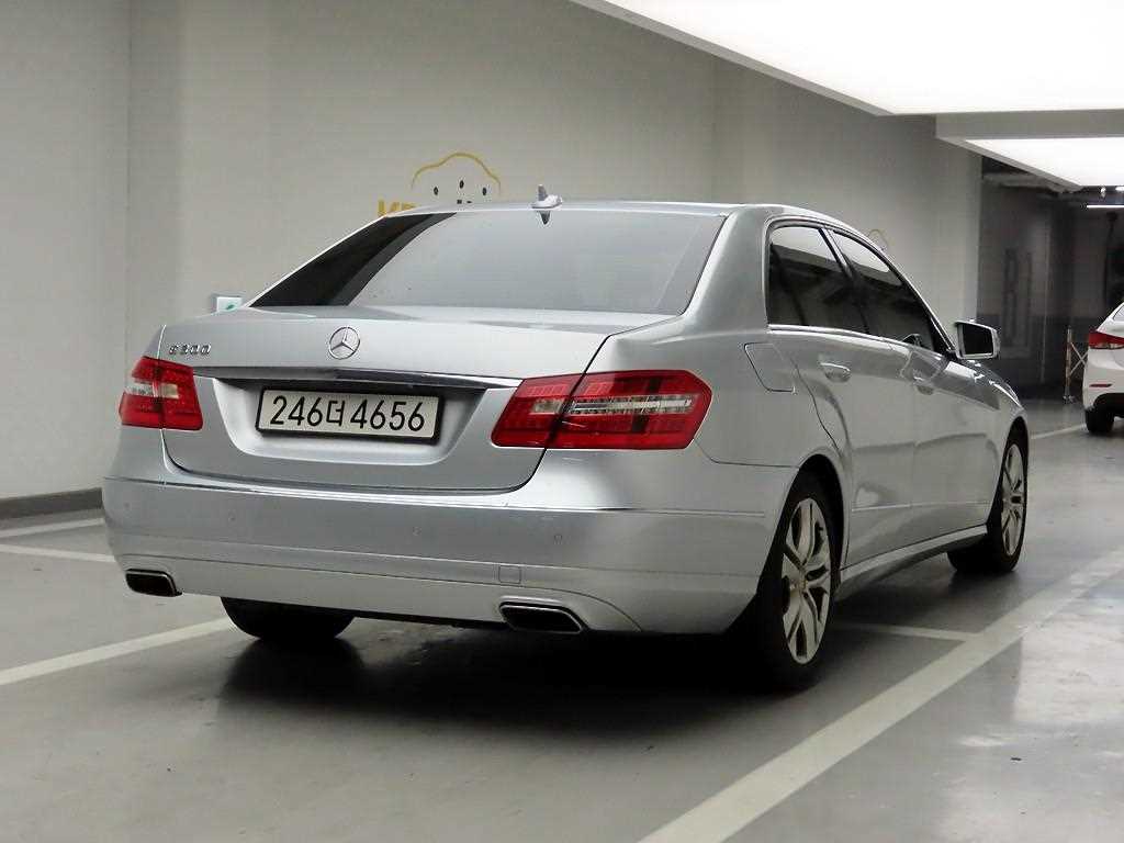 Mercedes Benz E class - Vista 4