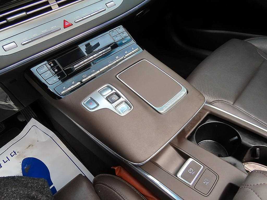 HYUNDAI Grandeur - Vista 11