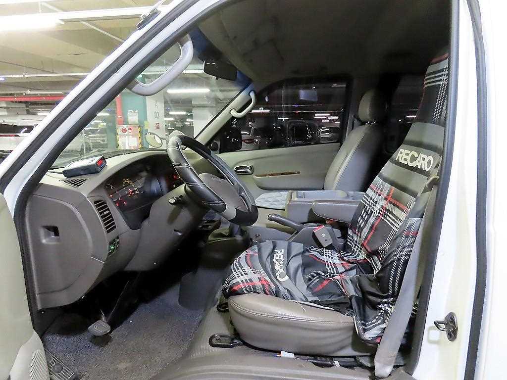 KIA Bongo 3 Minibus - Vista 6