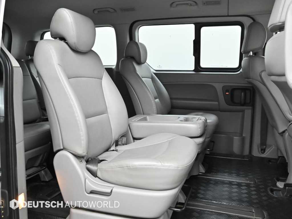 HYUNDAI Starex - Vista 12