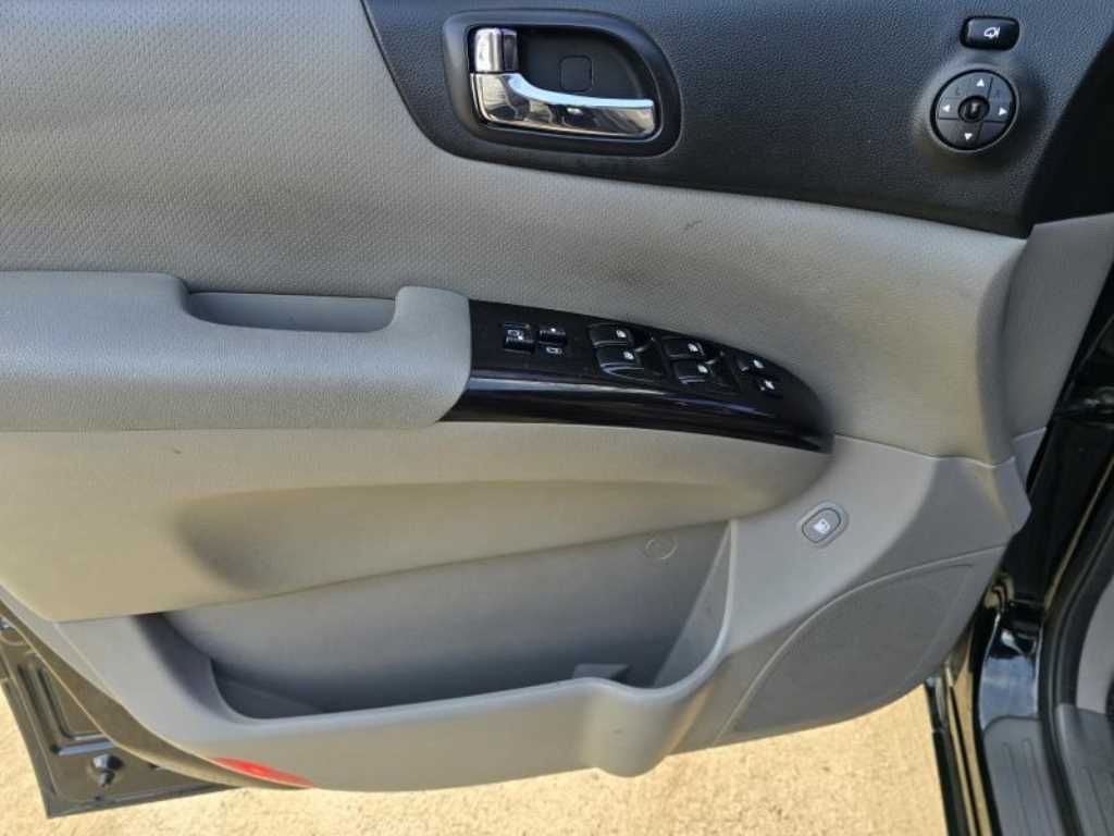 KIA Carnival - Vista 10