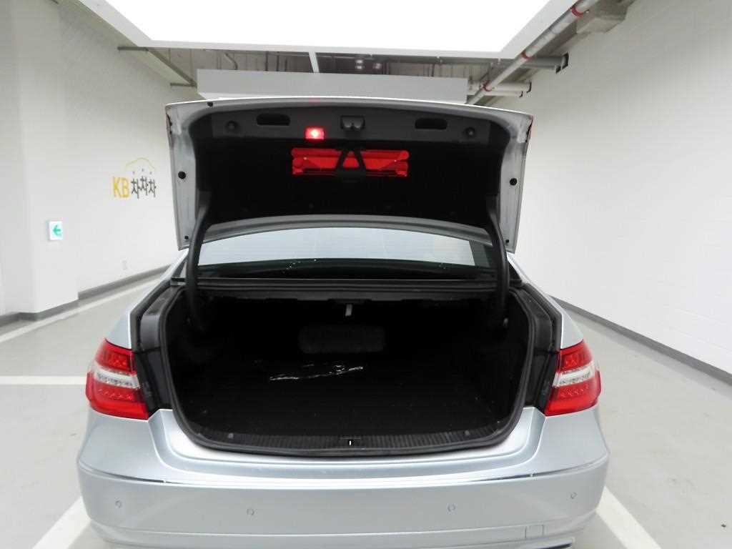 Mercedes Benz E class - Vista 5