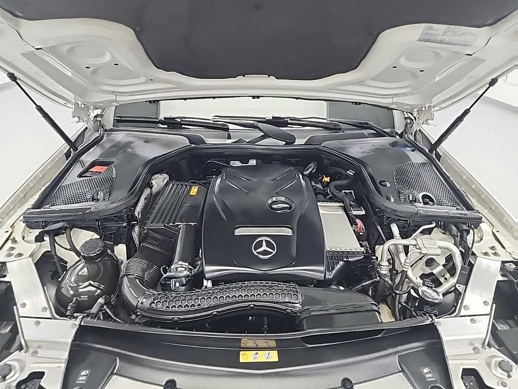 Mercedes Benz E class - Vista 5