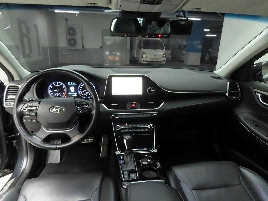 HYUNDAI Grandeur - Vista 7