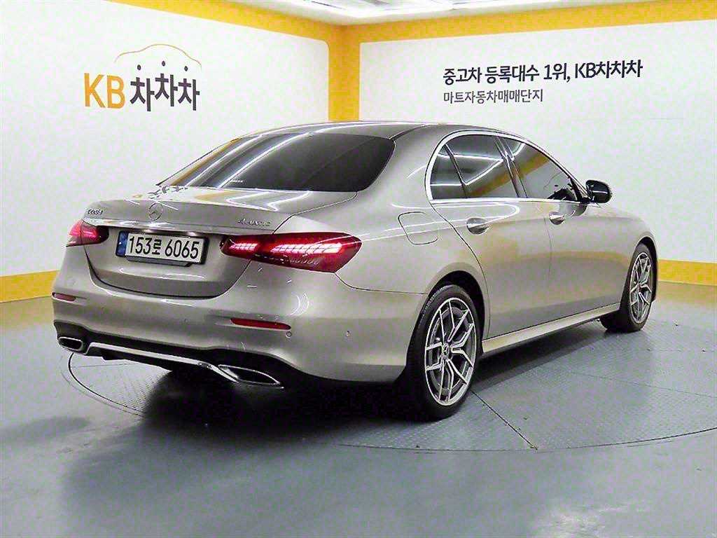 Mercedes Benz E class - Vista 4