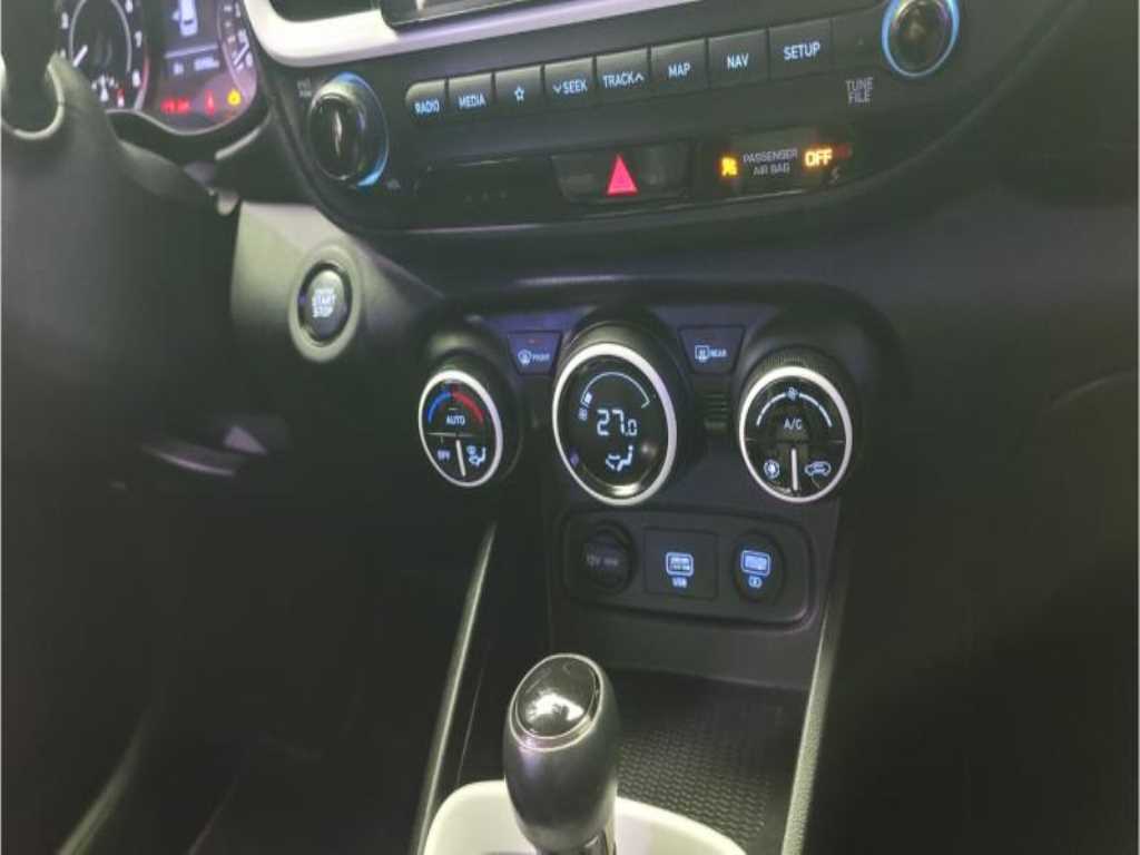 HYUNDAI Venue - Vista 11