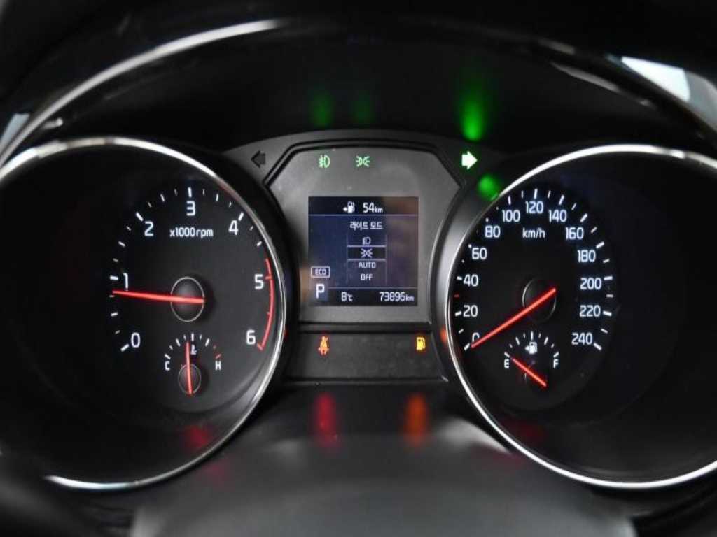 KIA Carnival - Vista 8