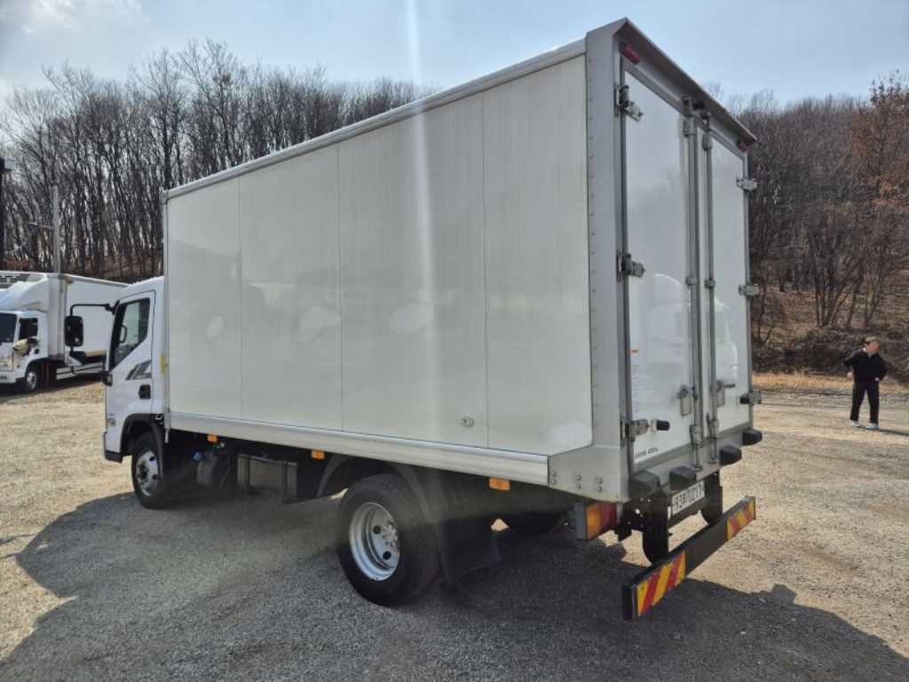 medium and large cargo truck - Vista 5