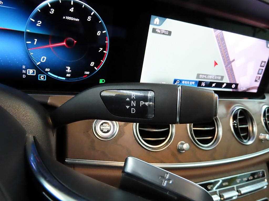 Mercedes Benz E class - Vista 10