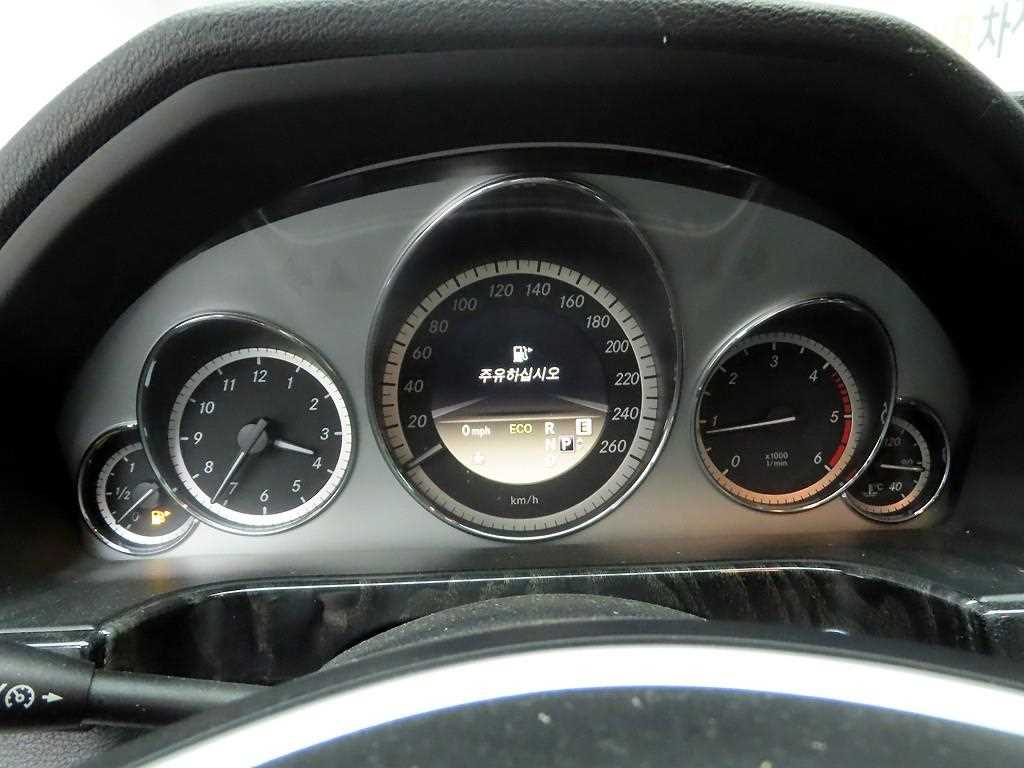 Mercedes Benz E class - Vista 6