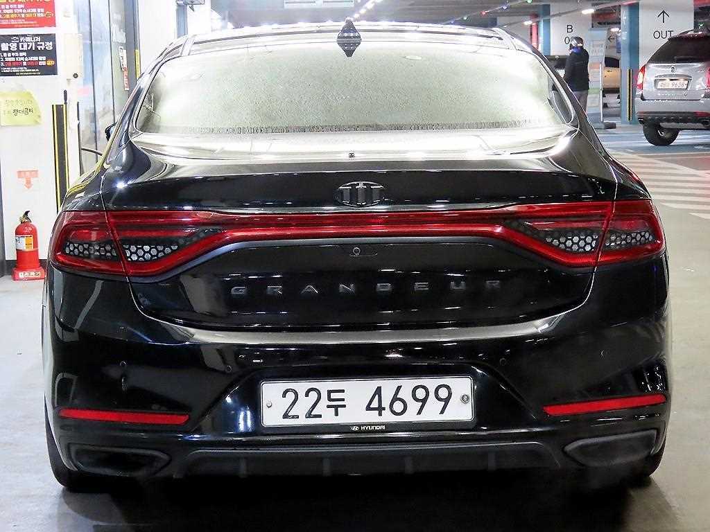 HYUNDAI Grandeur - Vista 5